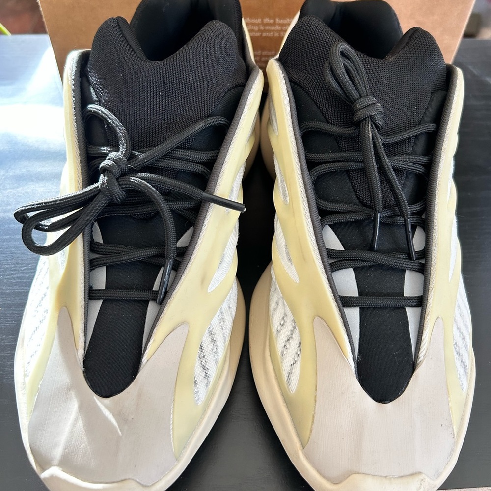 Adidas Yeezy size 11